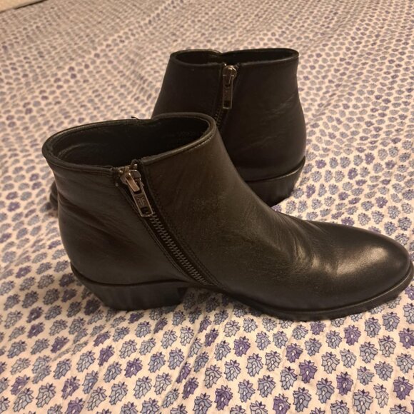 Frye Women's Carson Piping Booties - Picture 3 of 8